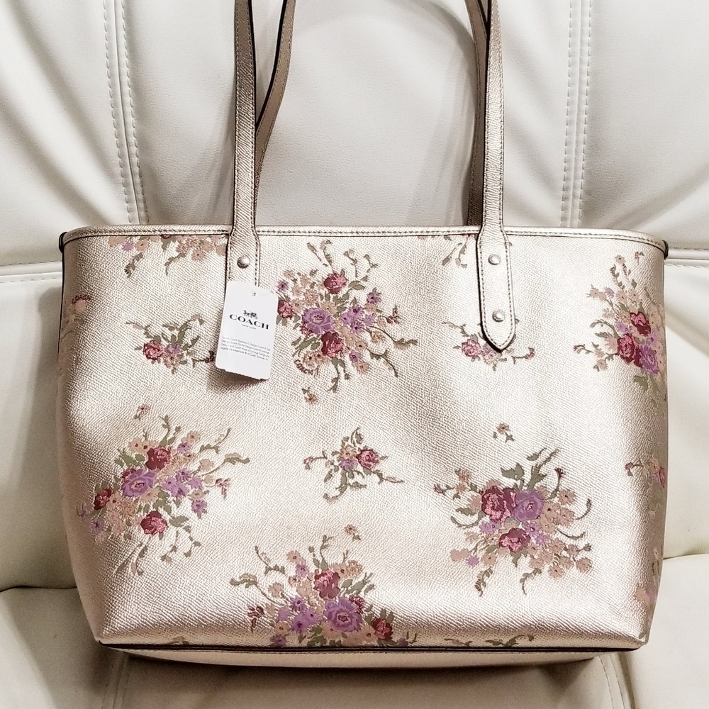 🍒NWT🍒 COACH METALLIC CITY ZIP TOTE+WRISTLET SET - Picture 3 of 8